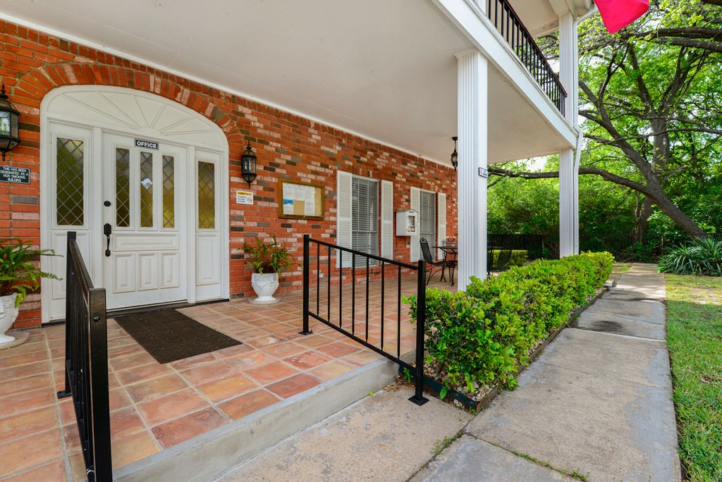 933 Roaring Springs Road Fort Worth TX 76114