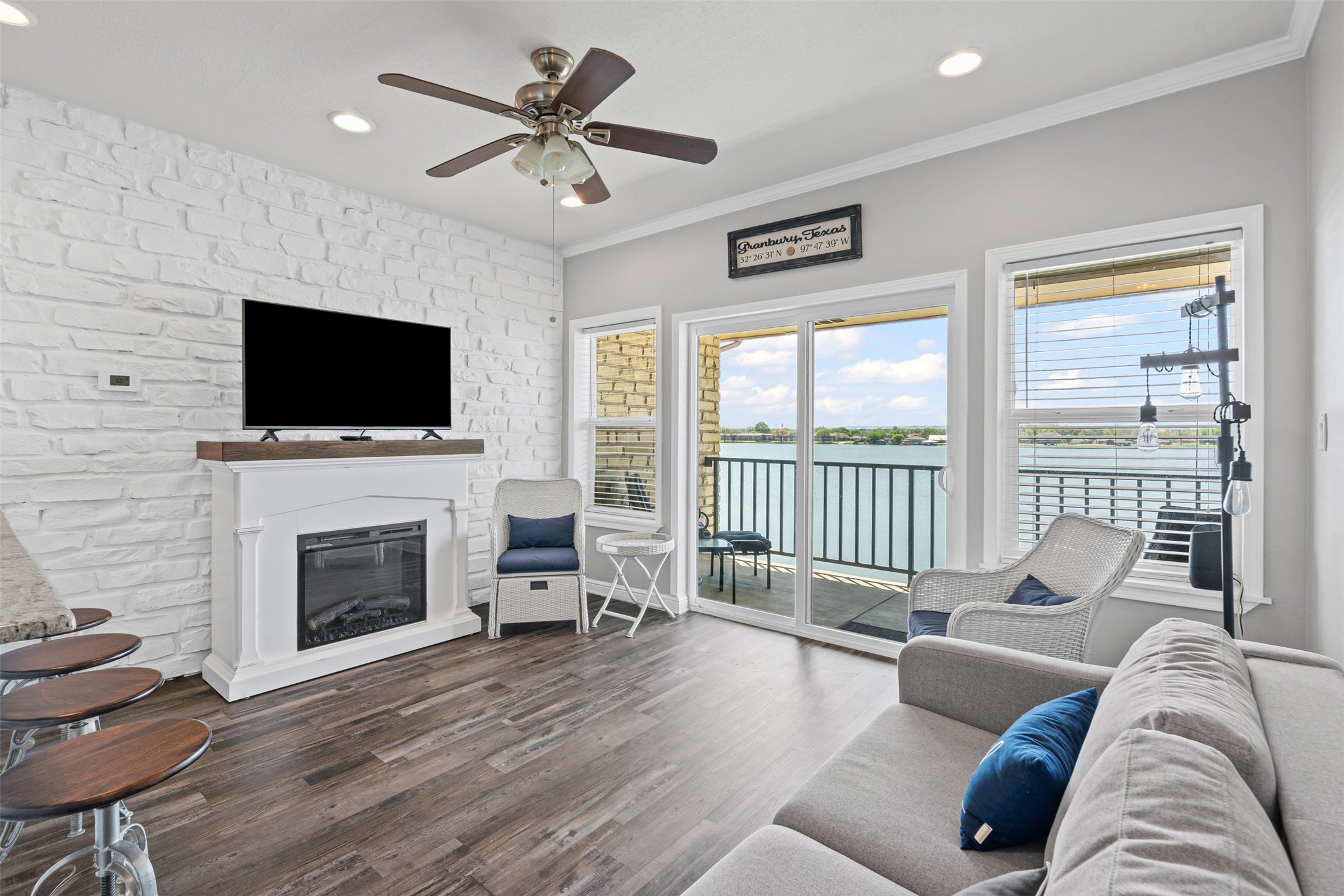 401 E Pearl Street Granbury TX 76048