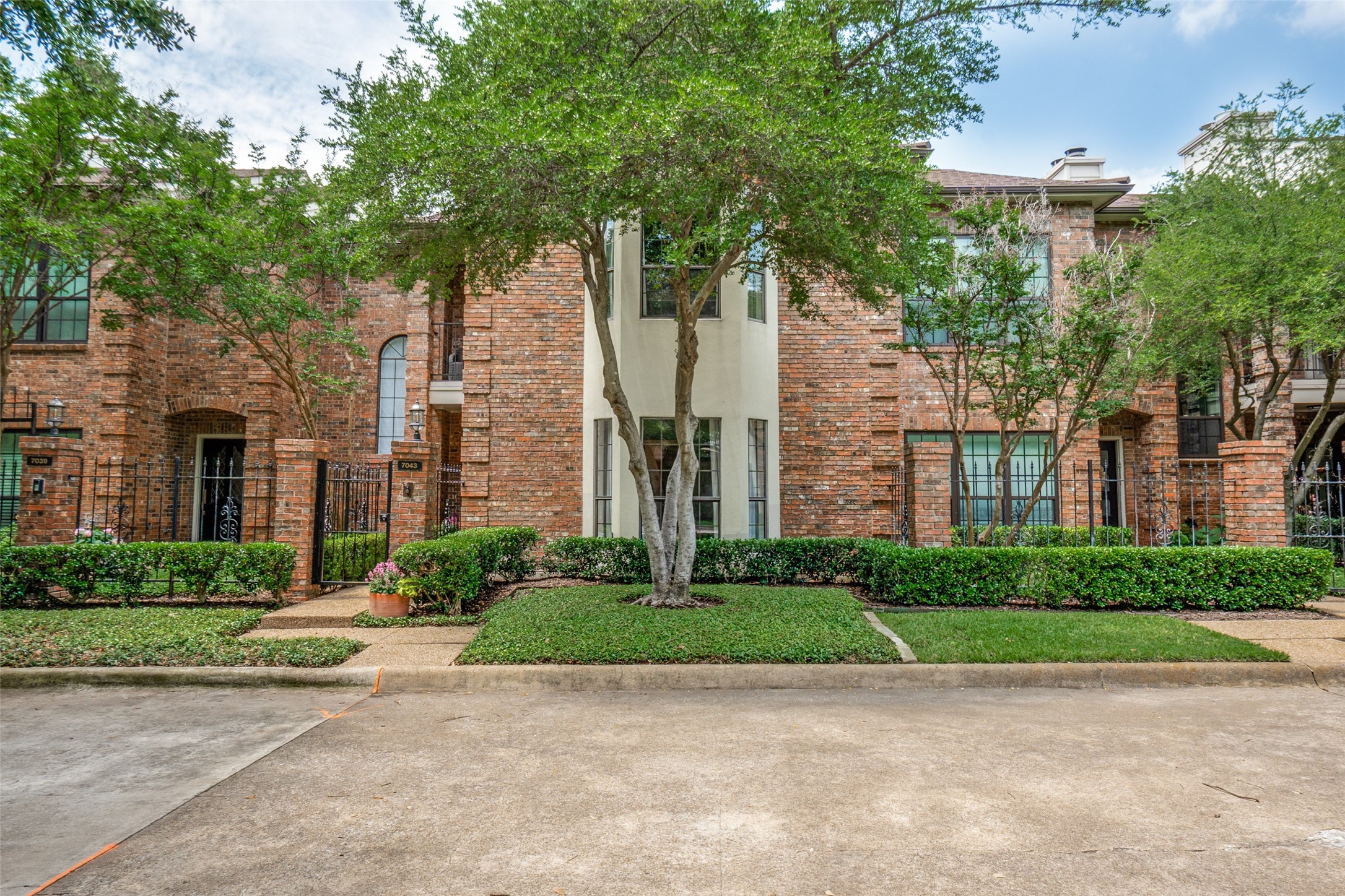 7043 Inwood Road Dallas TX 75209