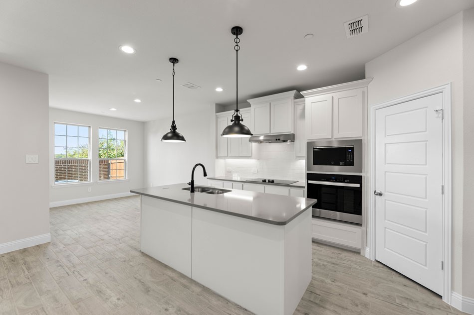 670 Sandiford Mansfield TX 76063