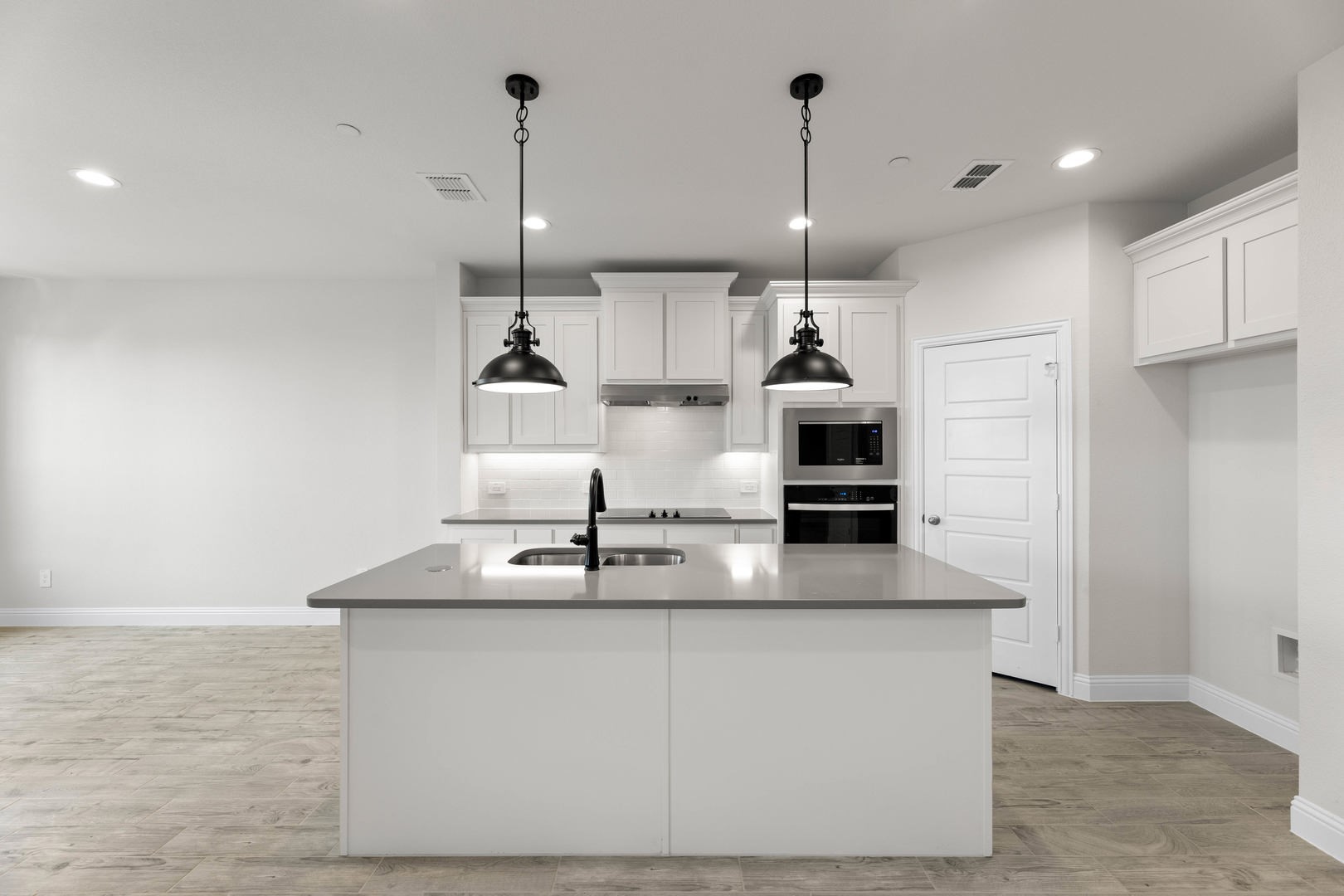 670 Sandiford Mansfield TX 76063