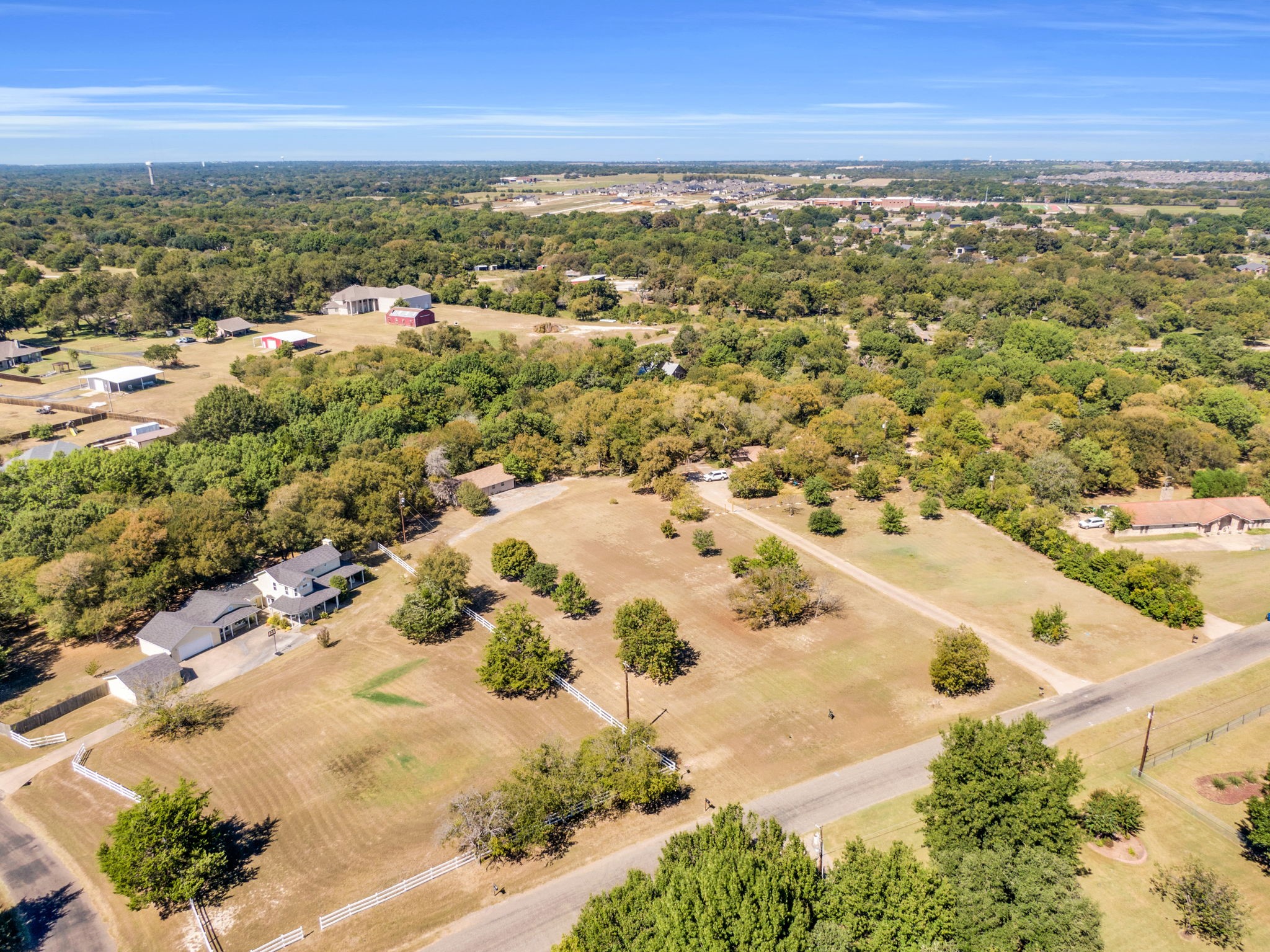 1310 Lariat Circle Oak Leaf TX 75154