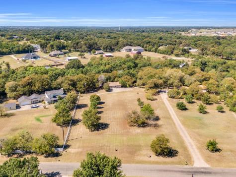 1310 Lariat Circle Oak Leaf TX 75154