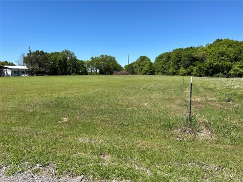 Lot 422 West Court Nocona TX 76255