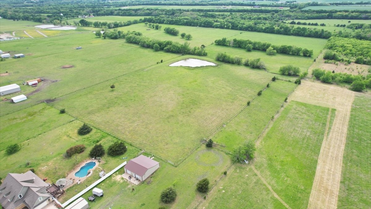 099 East Line Whitewright TX 75491