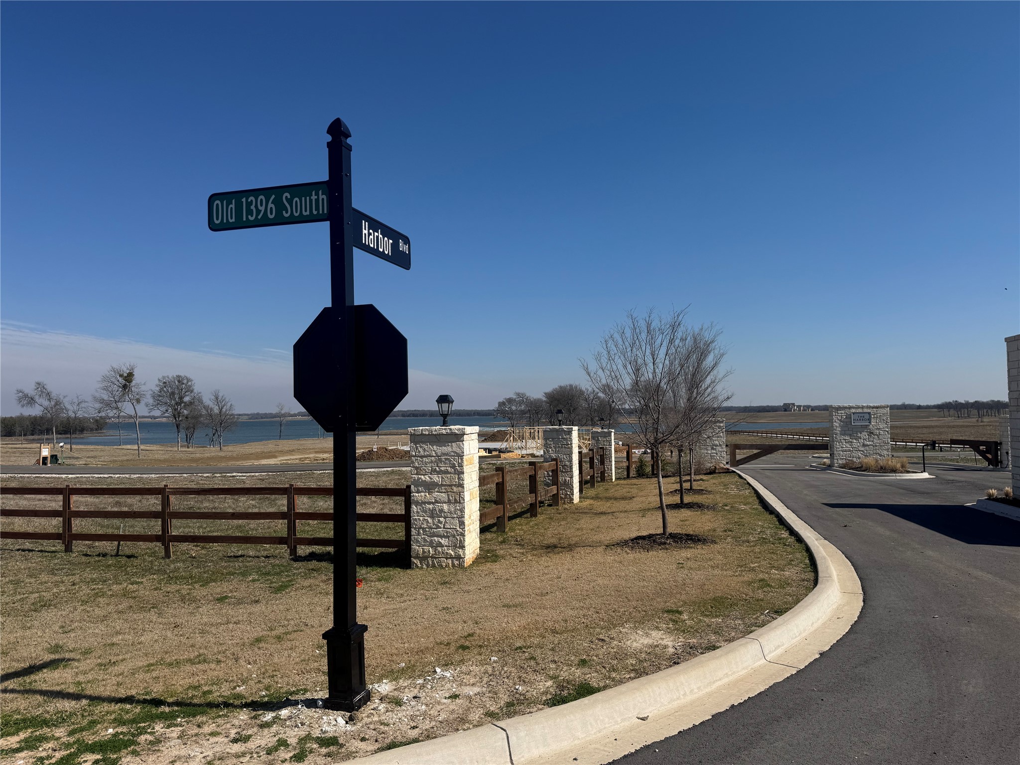 552 Lakeshore Lane Windom TX 75492
