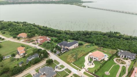 1047 Mallard Pointe Drive Grand Prairie TX 75104