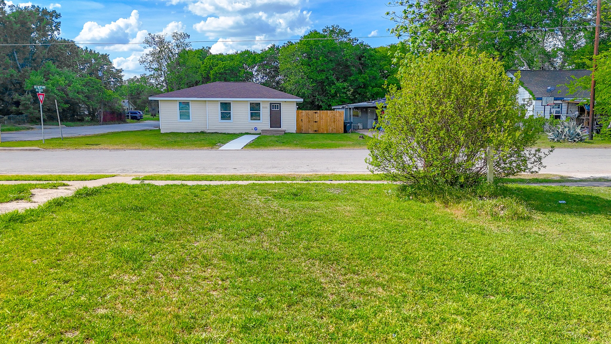 1005 E 6th Avenue Corsicana TX 75110