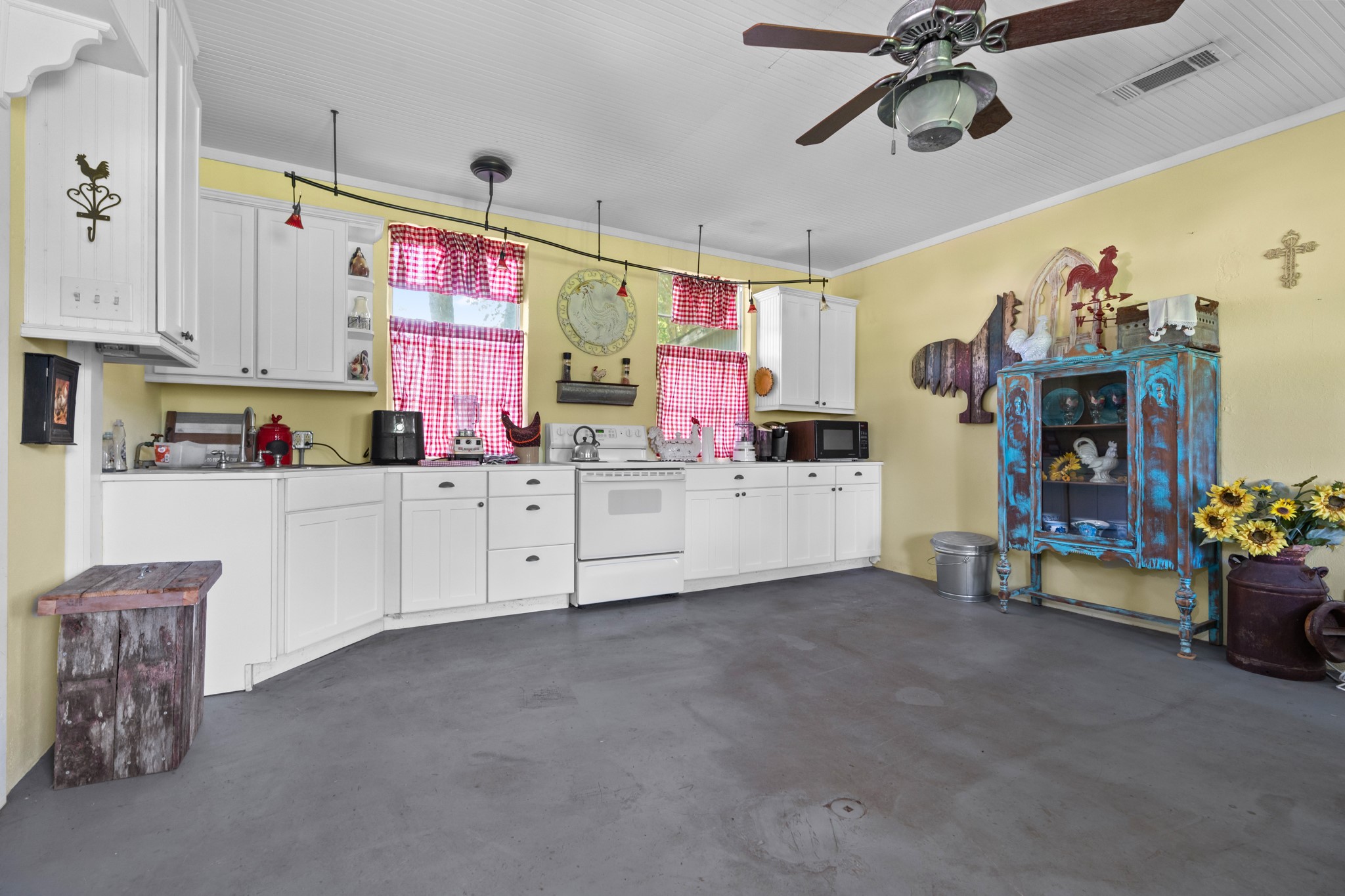 1355 N Houston Street Lorena TX 76655
