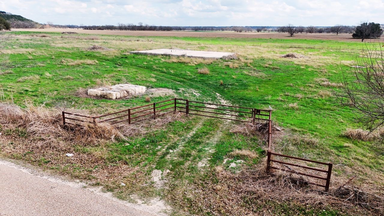 220 County Road 3310 Valley Mills TX 76689