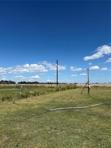 6032 NW County Road 1300 Barry TX 75102