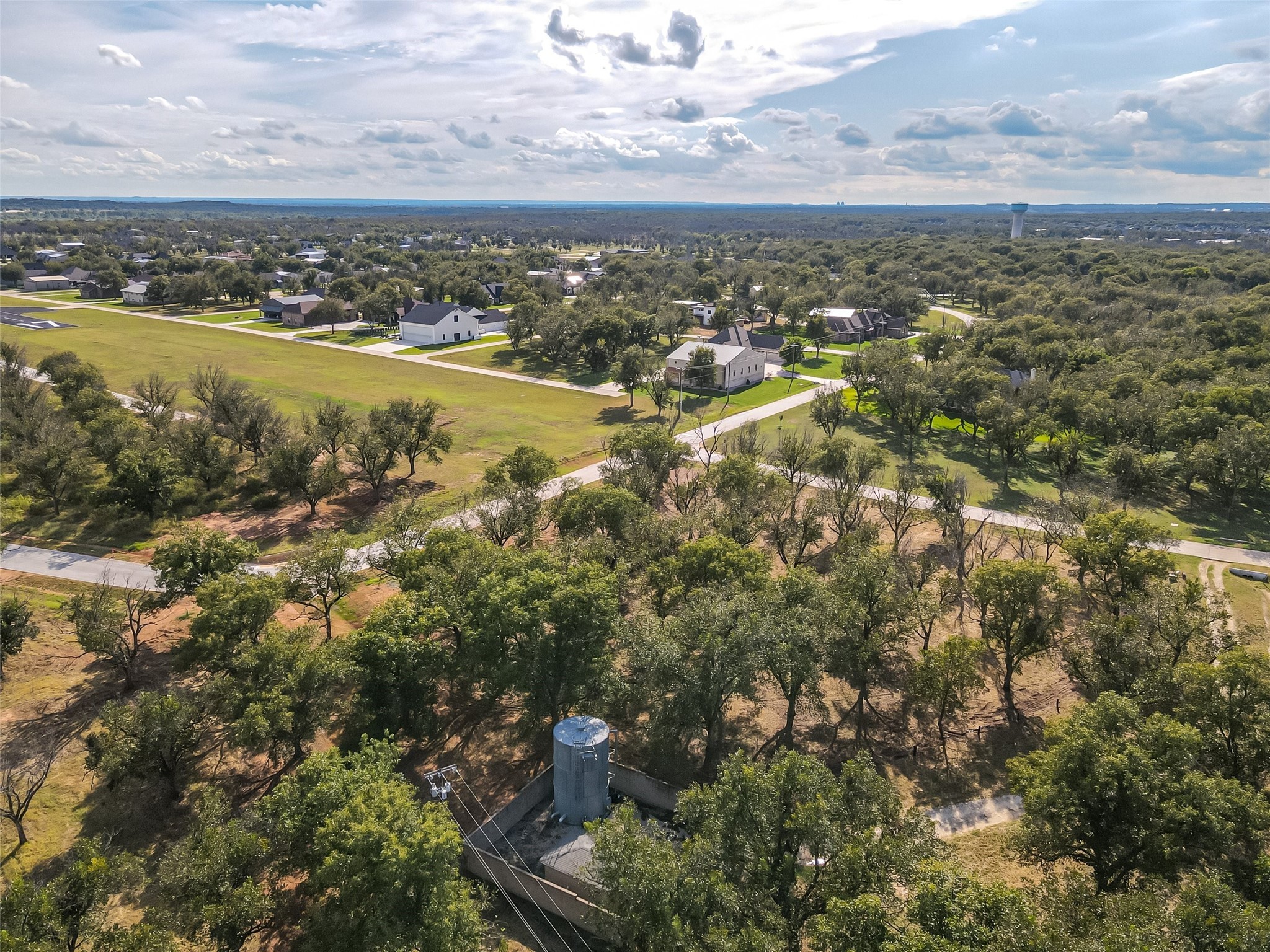 906 E Landings Drive Granbury TX 76049