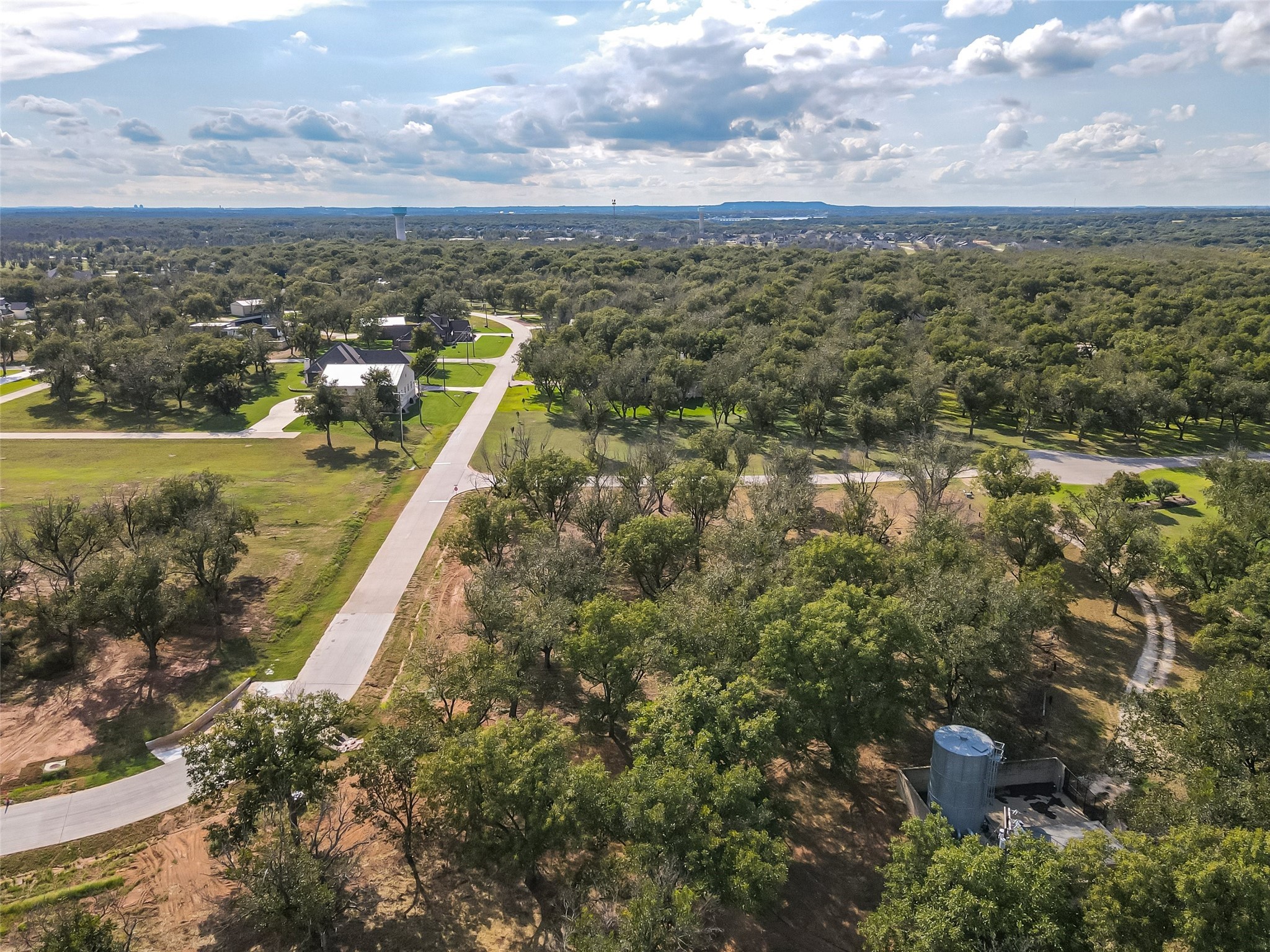 906 E Landings Drive Granbury TX 76049