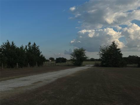 13762 SW Fm 639 Barry TX 75102