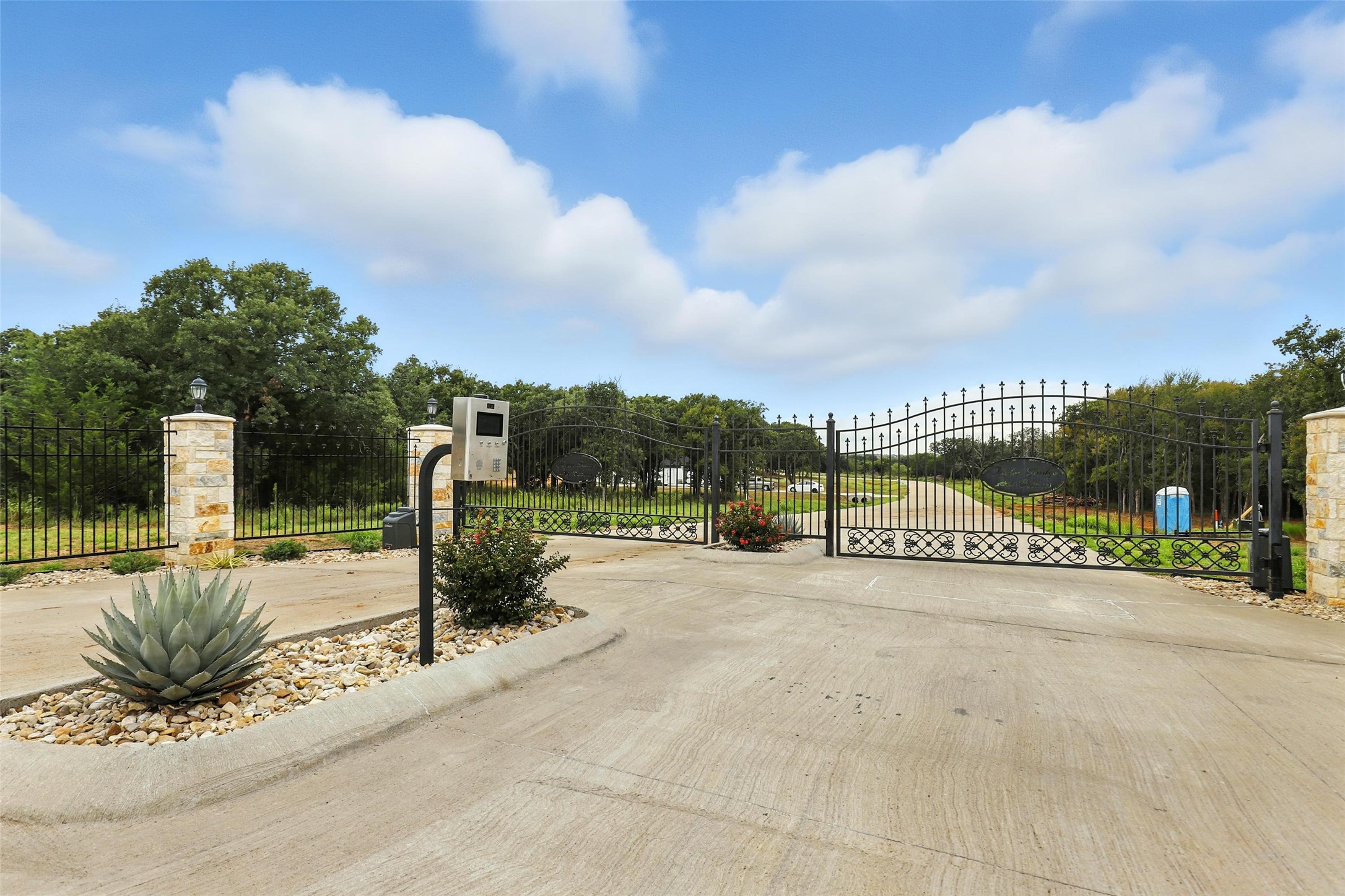 1649 Private Access 60200 Burleson TX 76028