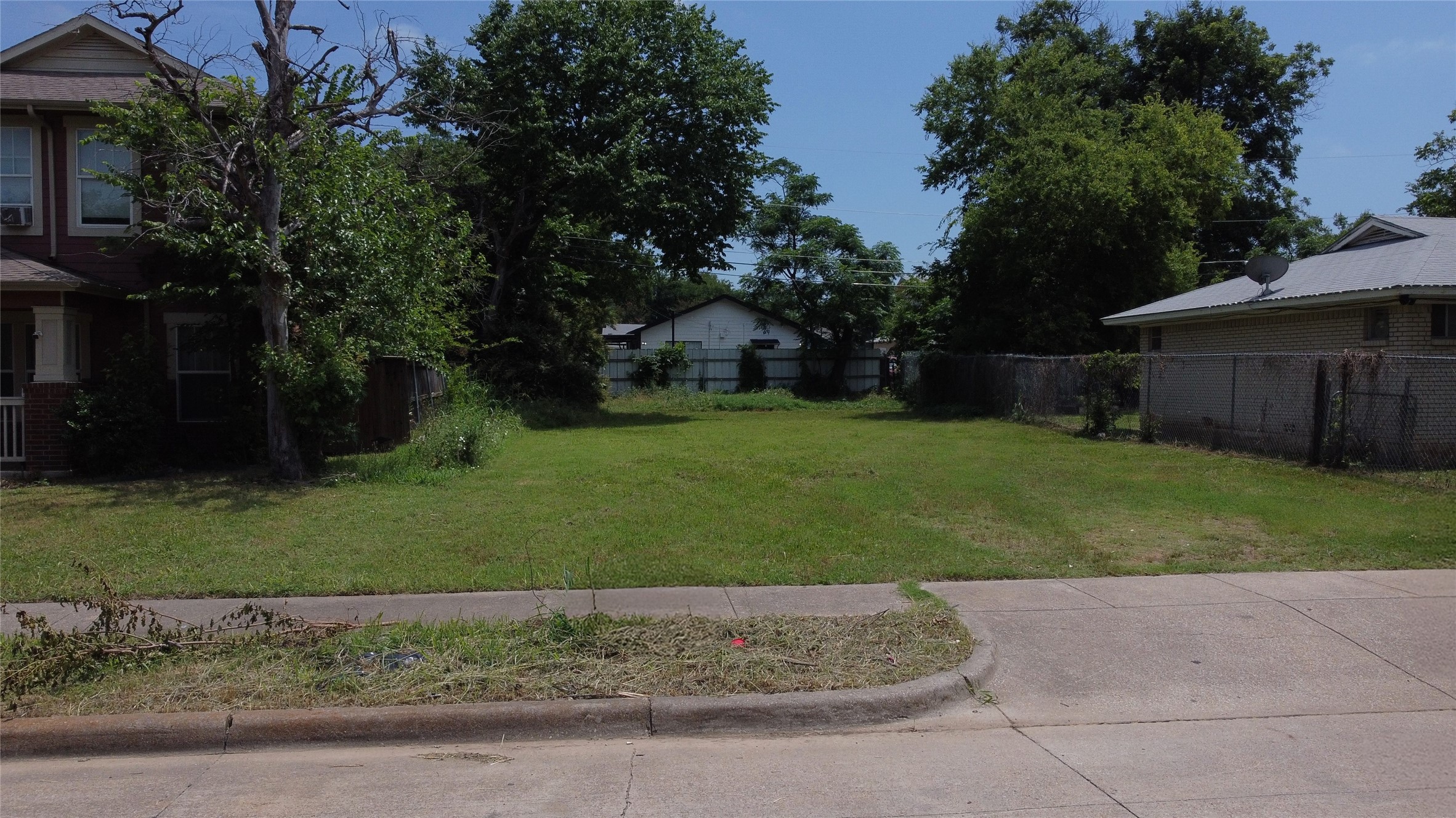 1220 E Annie Street Fort Worth TX 76104