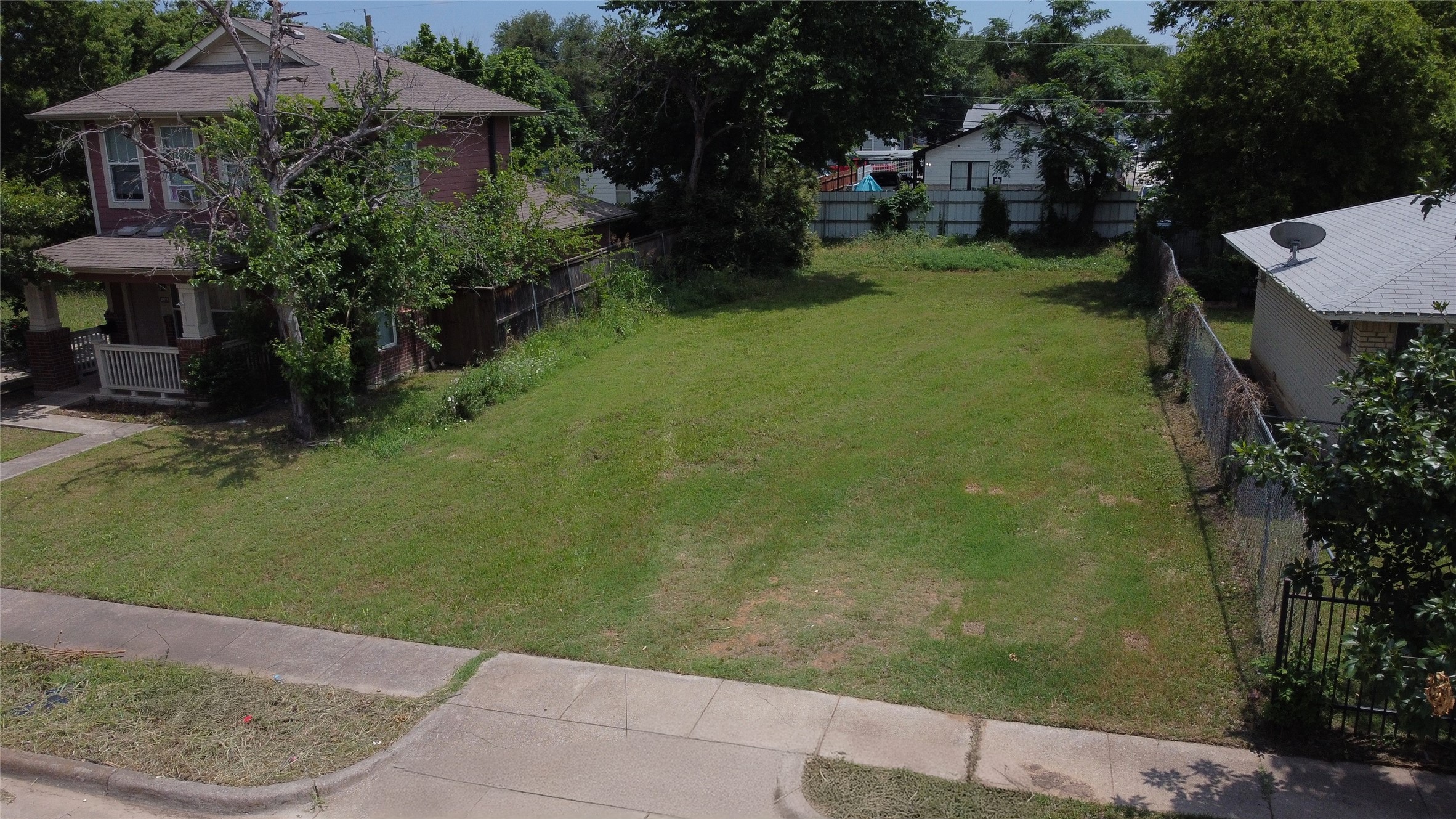 1220 E Annie Street Fort Worth TX 76104