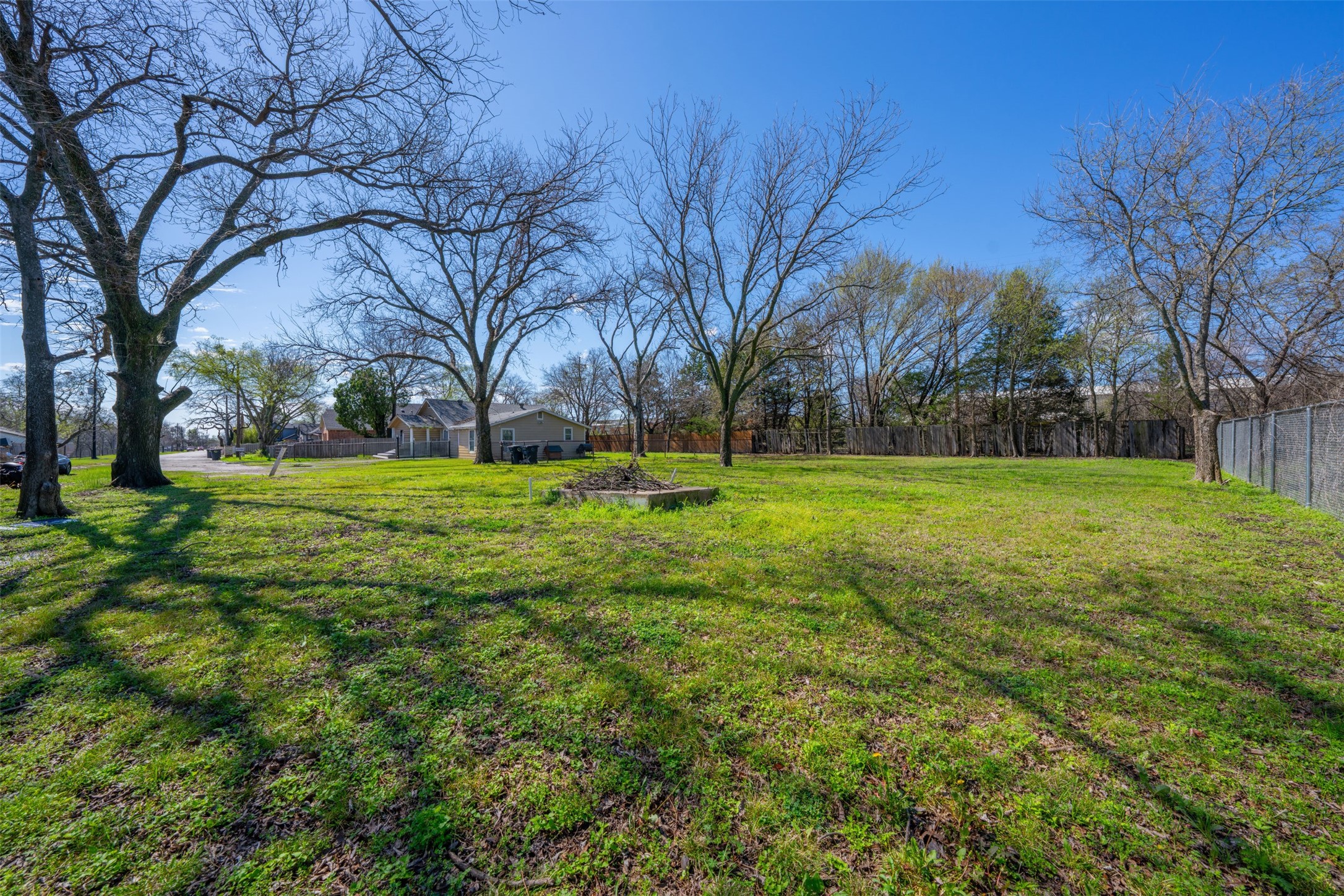 1609 N Brazos Avenue Cleburne TX 76031