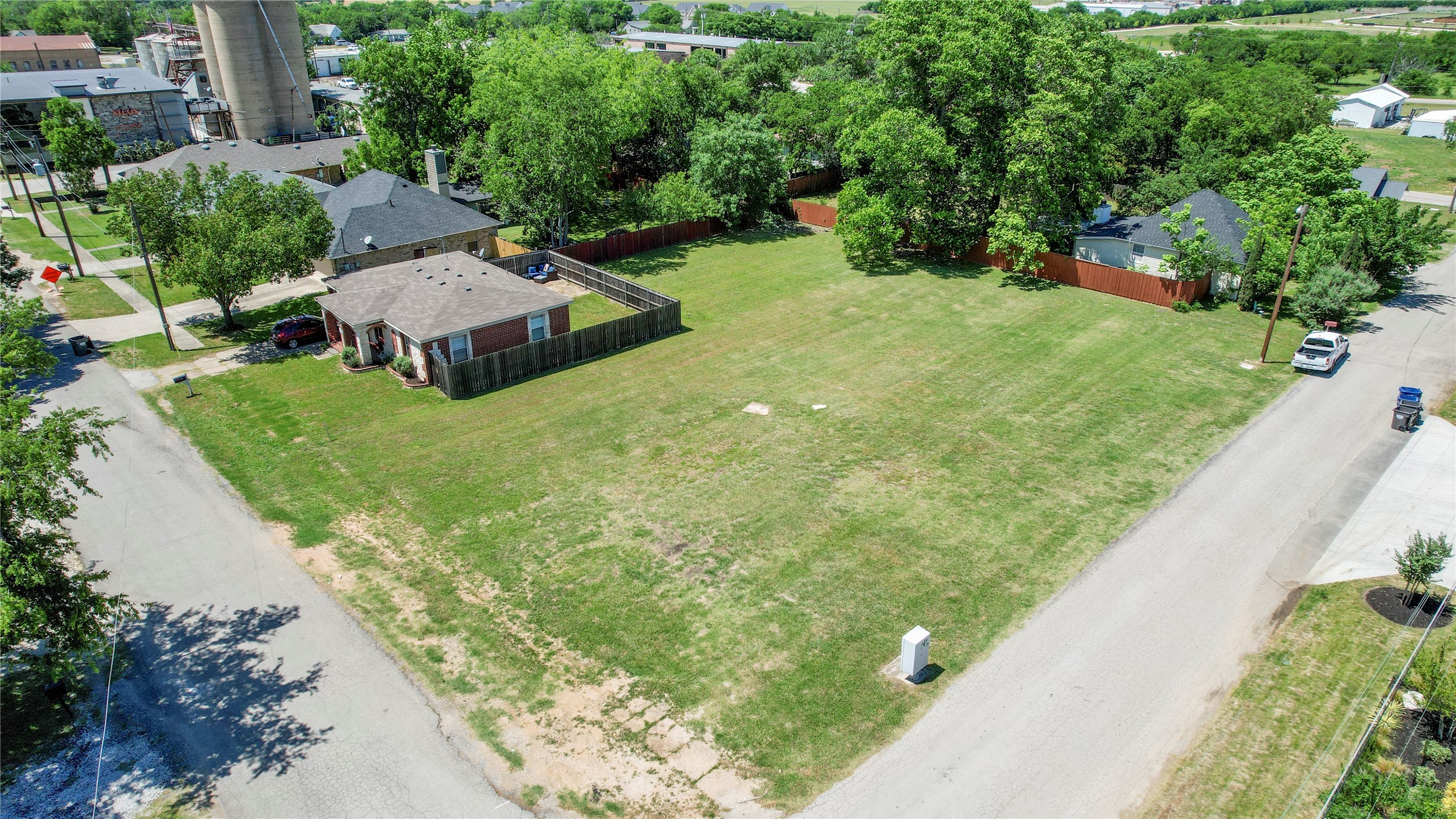 312 E Beech Street Celina TX 75009