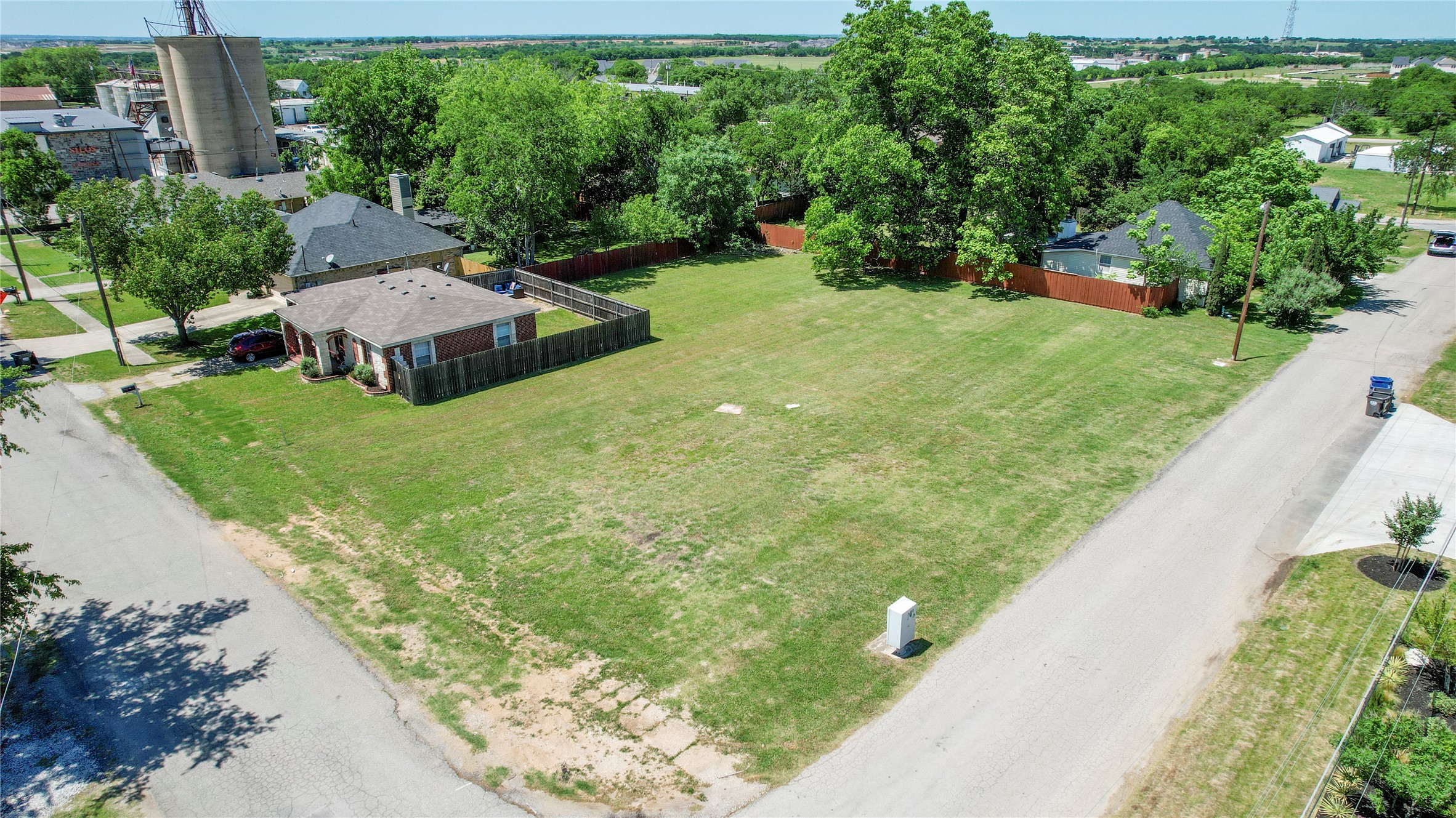 312 E Beech Street Celina TX 75009