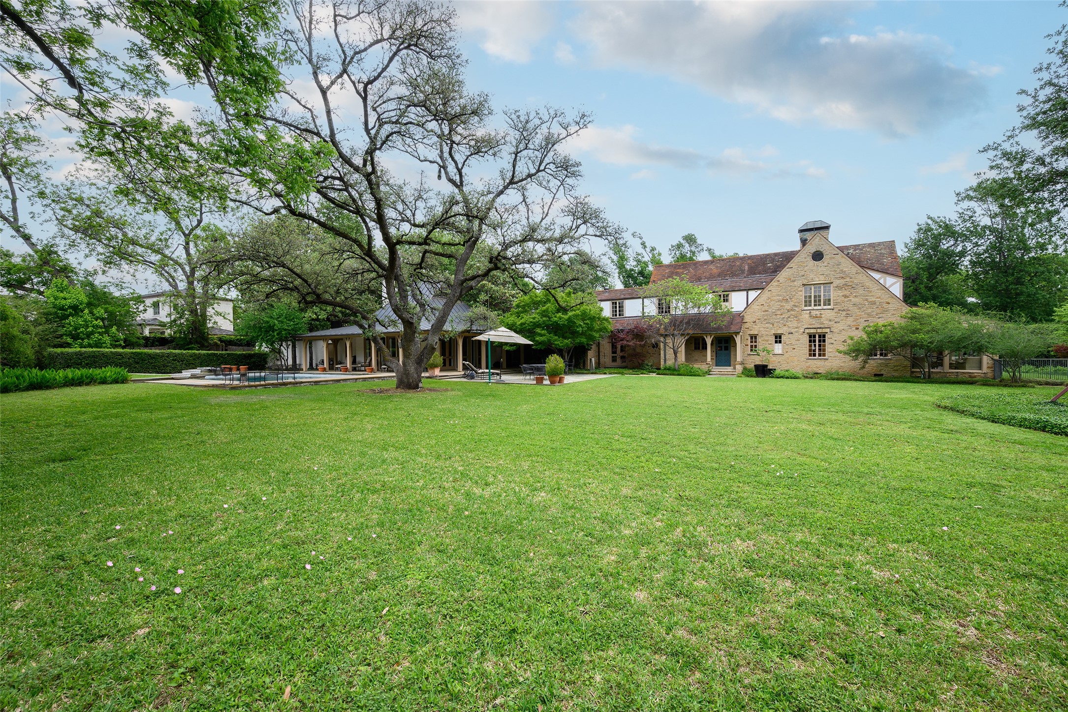 9333 Meadowbrook Dallas TX 75220