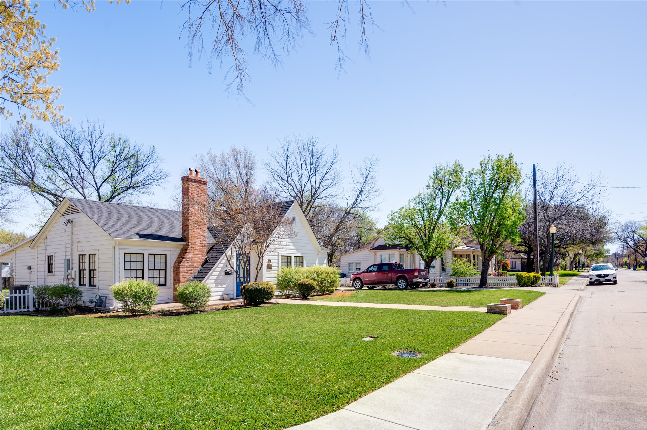 843 E Wall Street Grapevine TX 76051