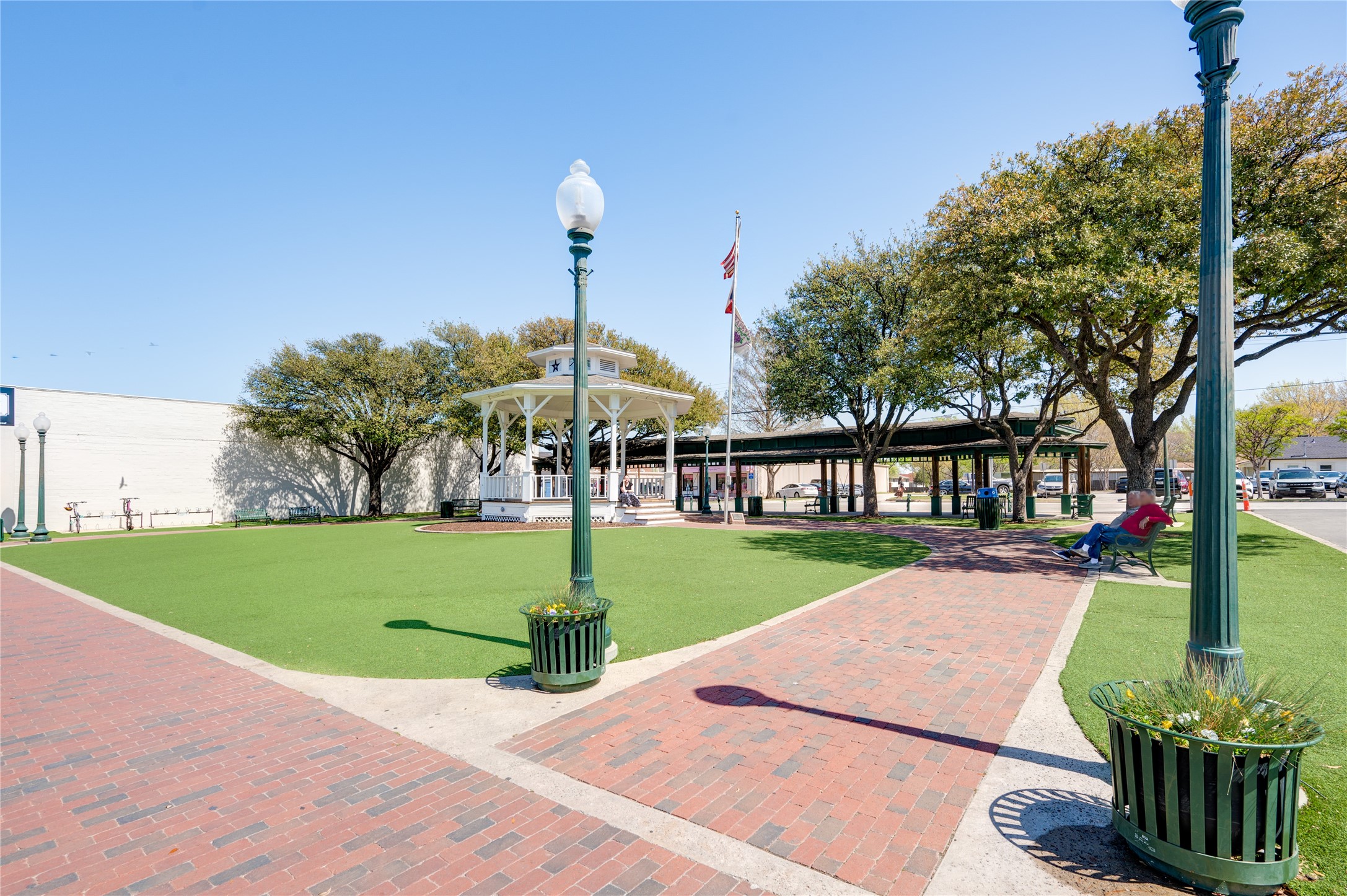 843 E Wall Street Grapevine TX 76051