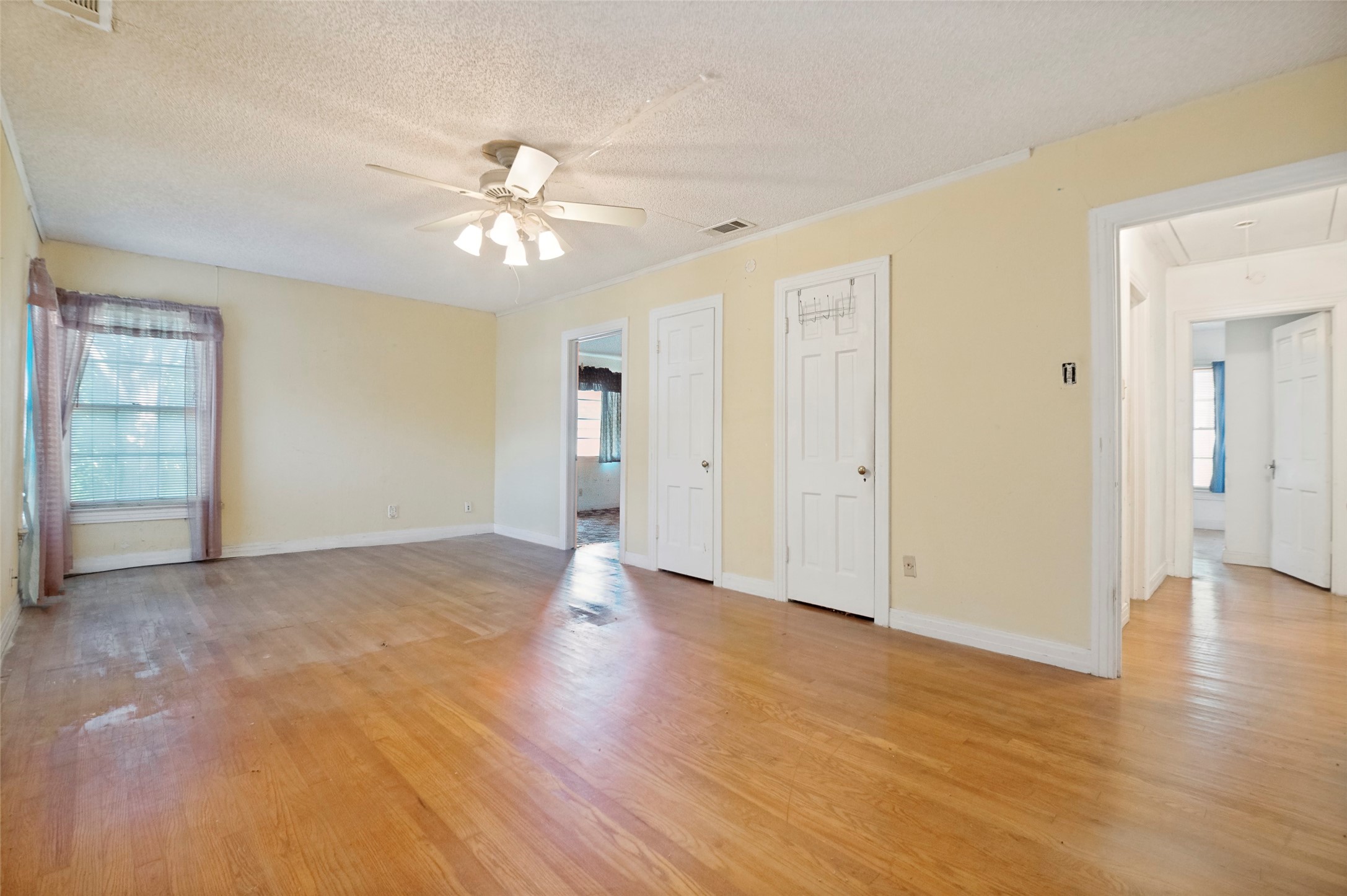 6322 Covington Lane Dallas TX 75214