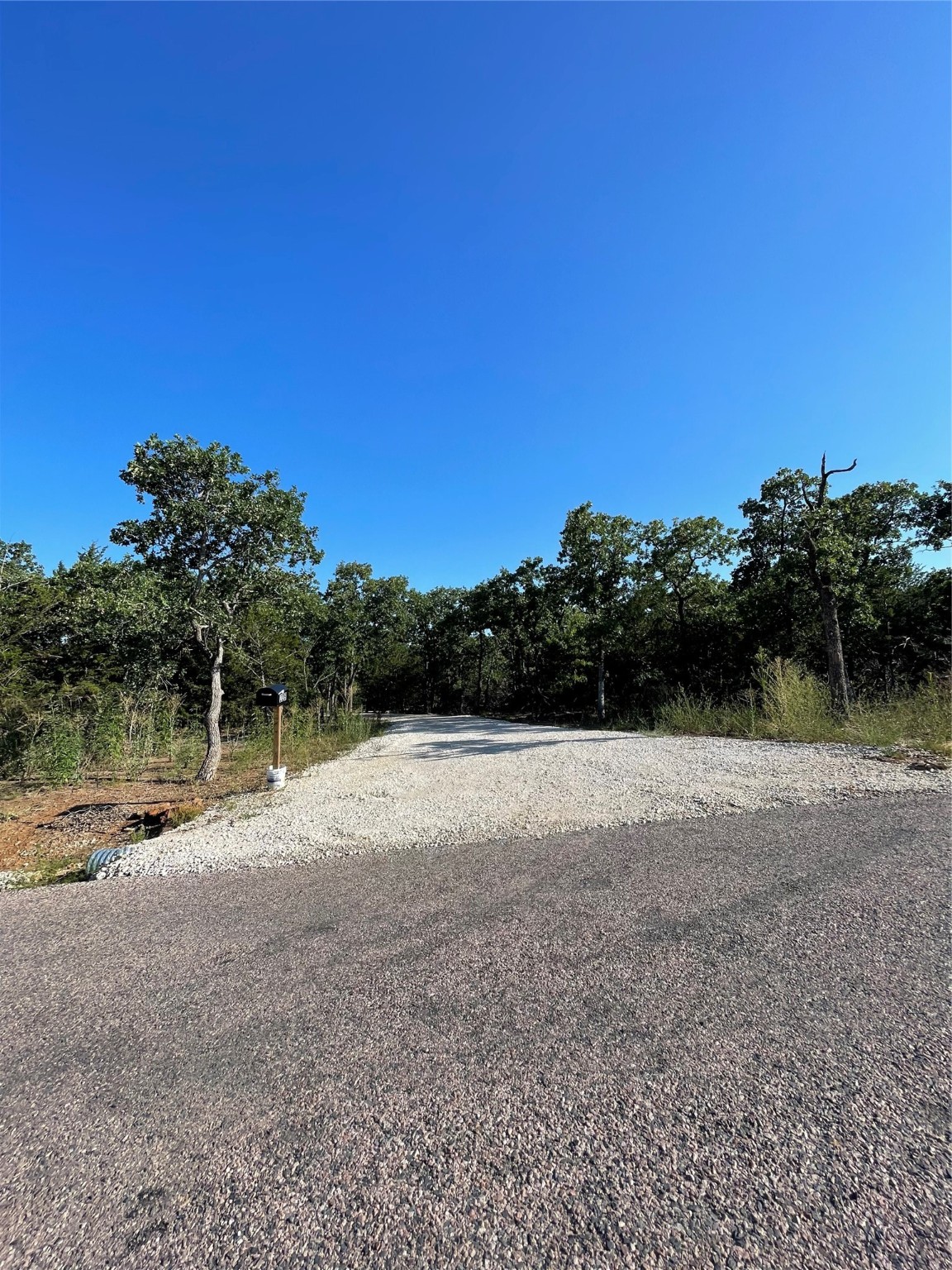 208 Red Top Road Valley View TX 76272