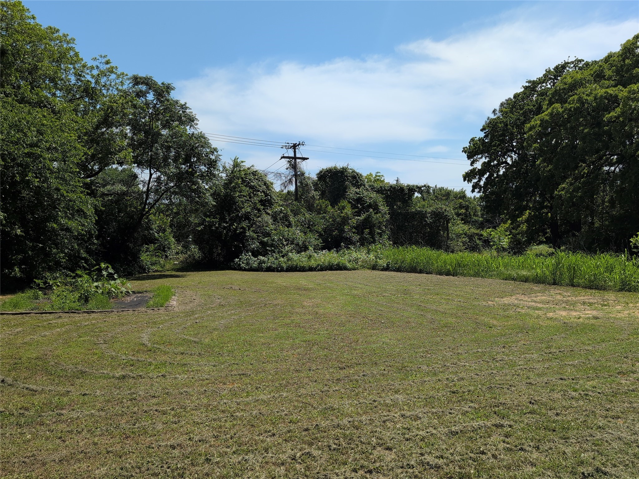 212 E Ellen Avenue Hurst TX 76053