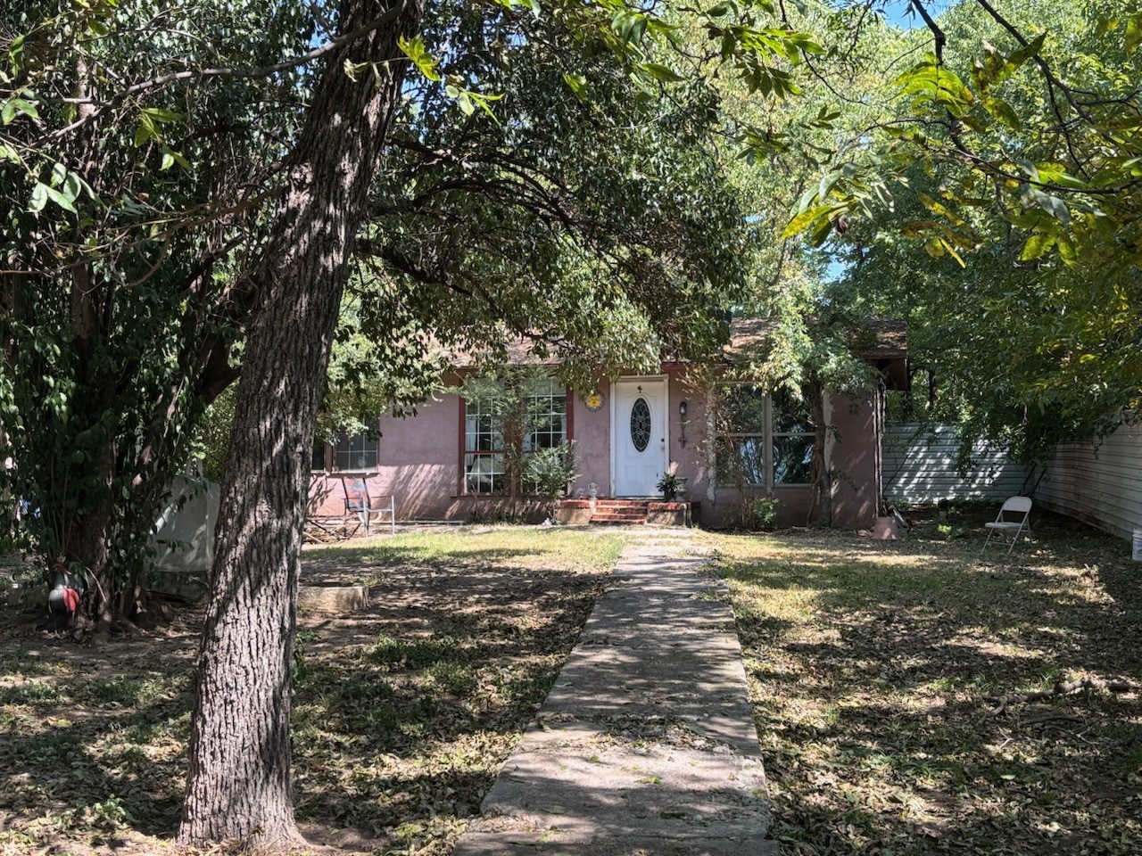 438 Mclean Avenue Dallas TX 75211