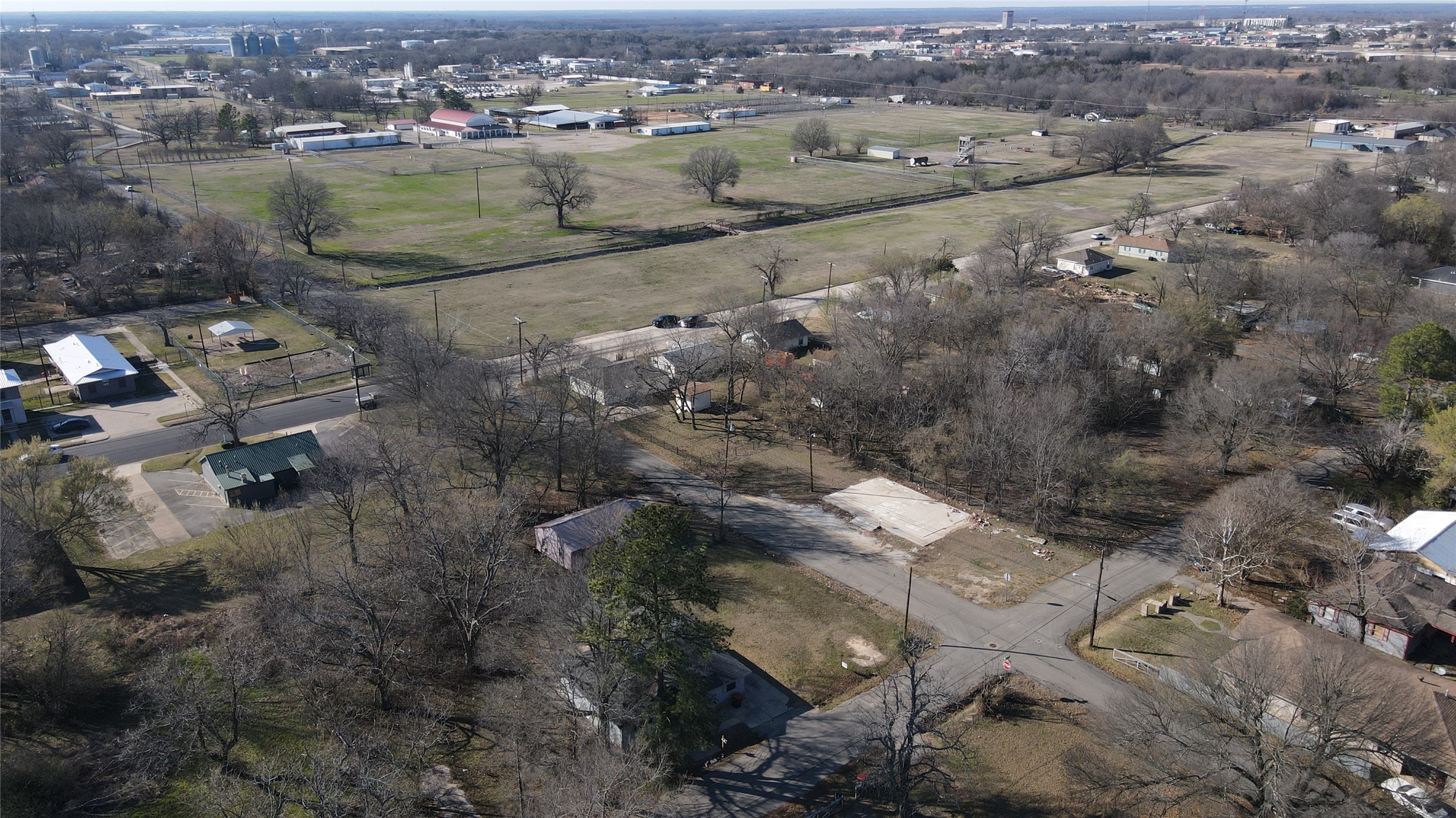 1481 NE 10 Paris TX 75460