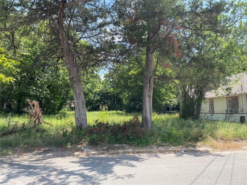 205 W 11th Street Bonham TX 75418