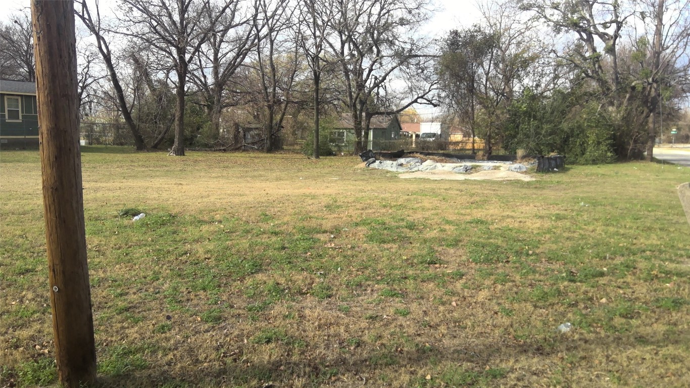 7817 Hull Avenue Dallas TX 75216