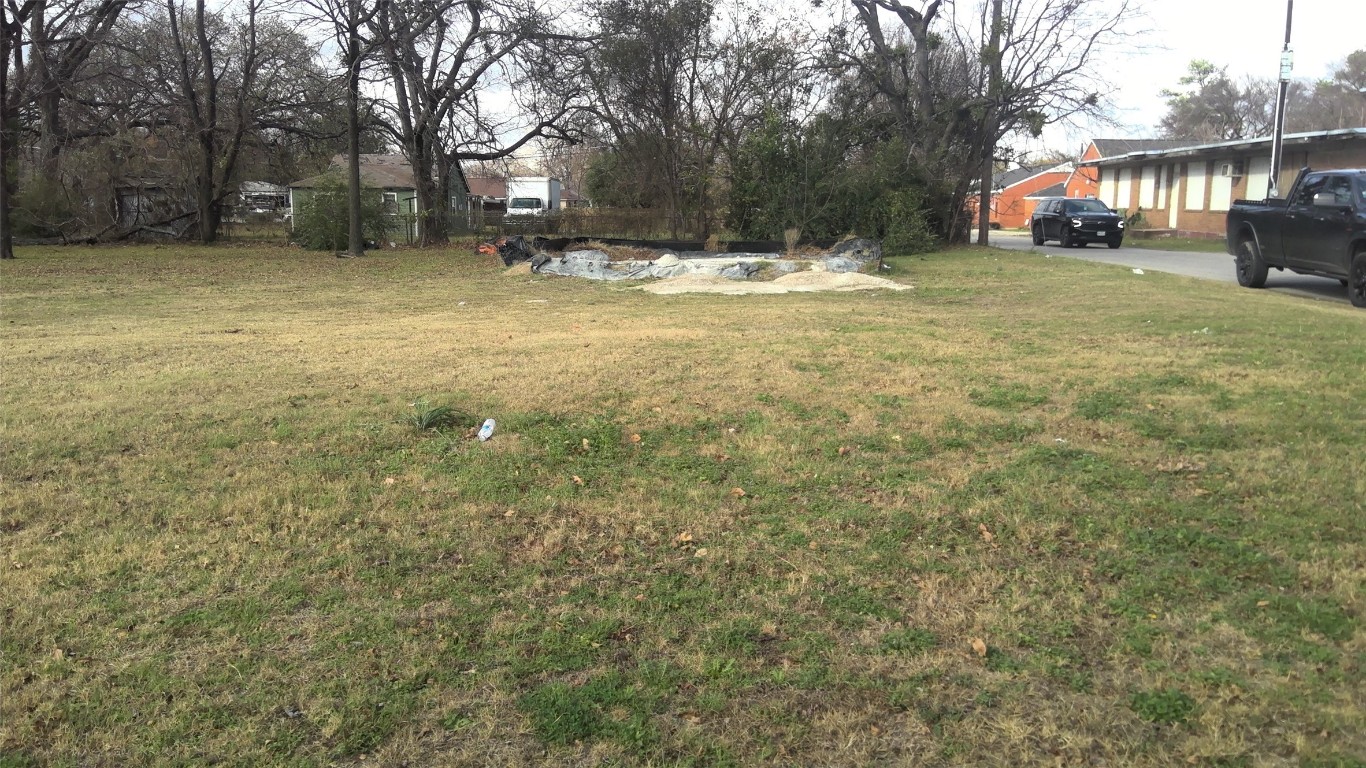 7817 Hull Avenue Dallas TX 75216