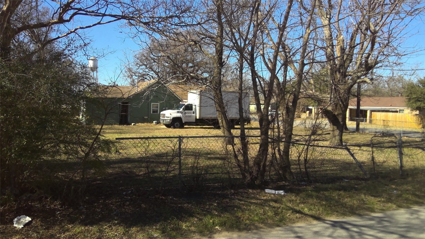7817 Hull Avenue Dallas TX 75216