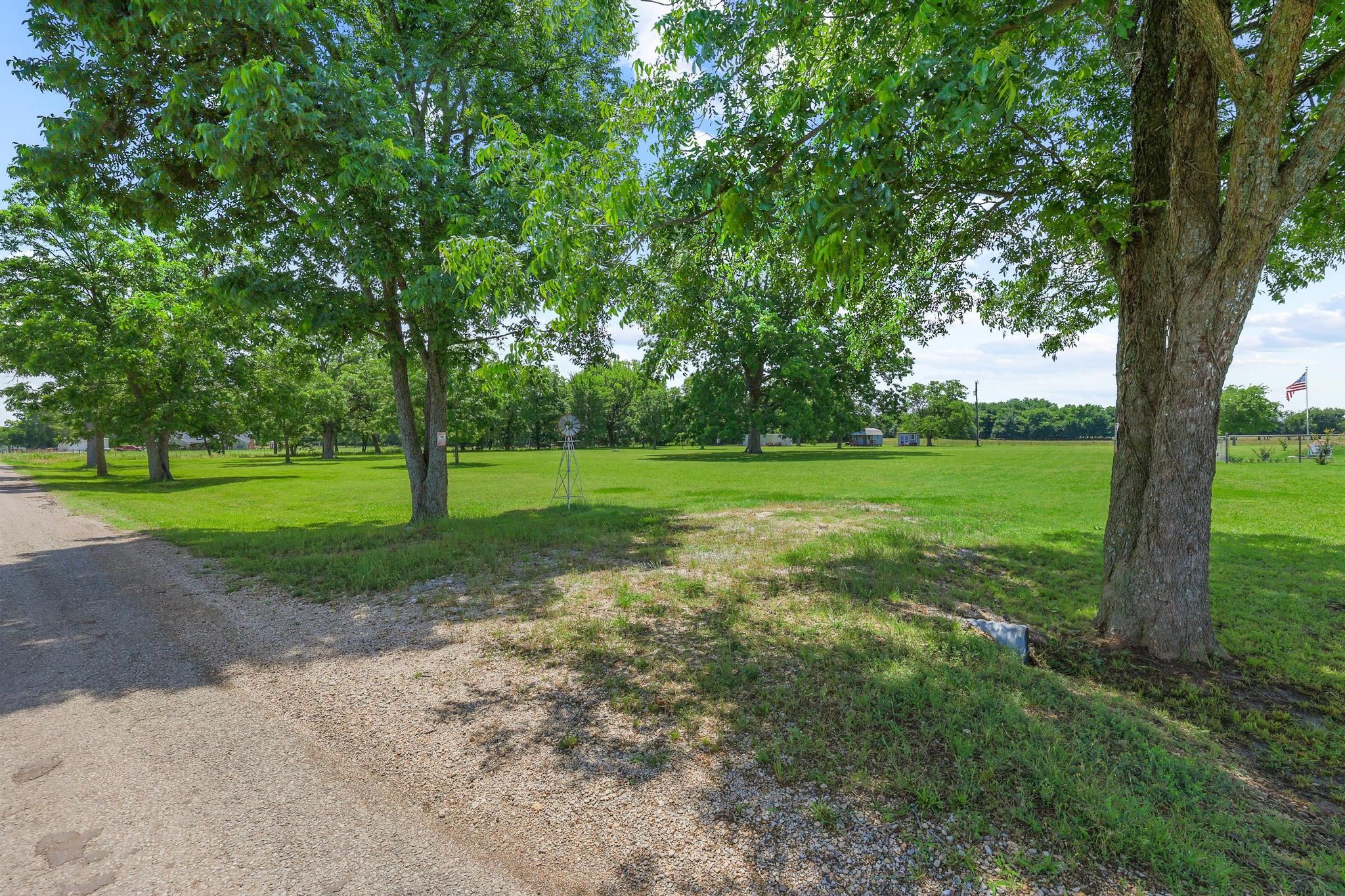 652 County Road 2850 Honey Grove TX 75446