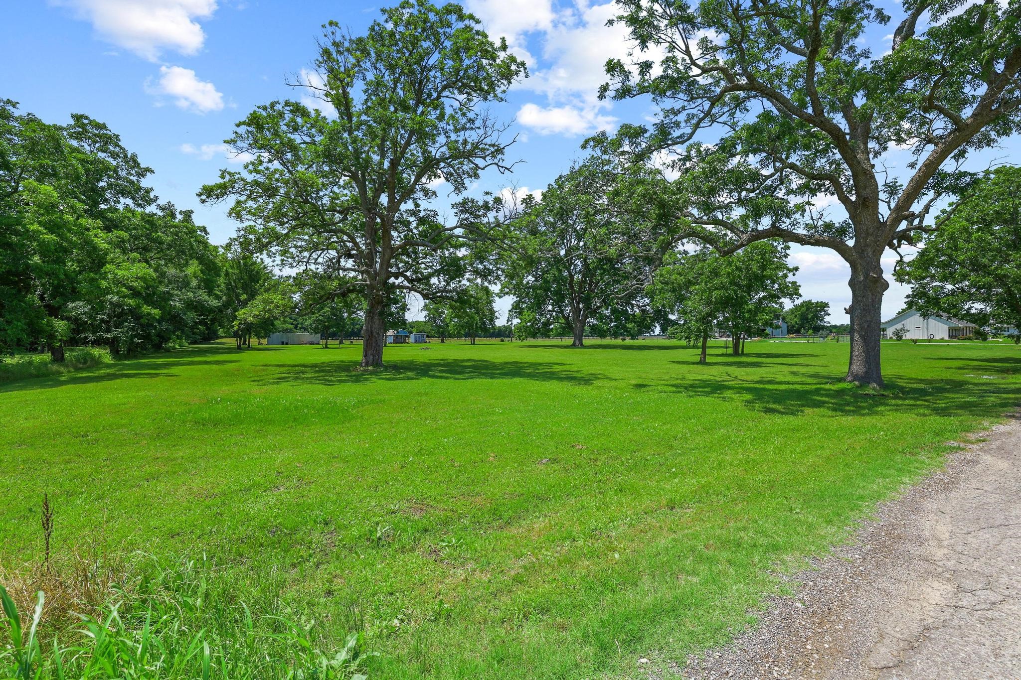 652 County Road 2850 Honey Grove TX 75446