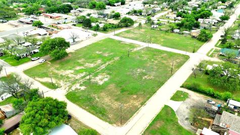 1304 S High Street Brady TX 76825