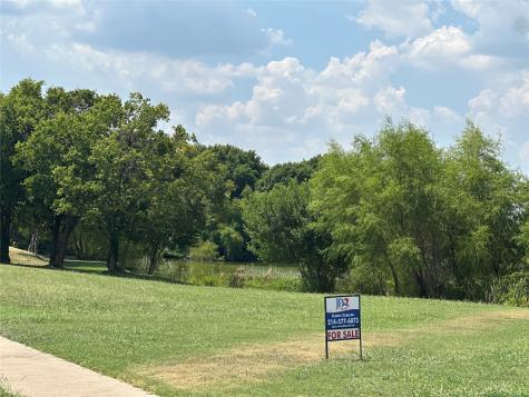 1608 Lakeview Desoto TX 75115