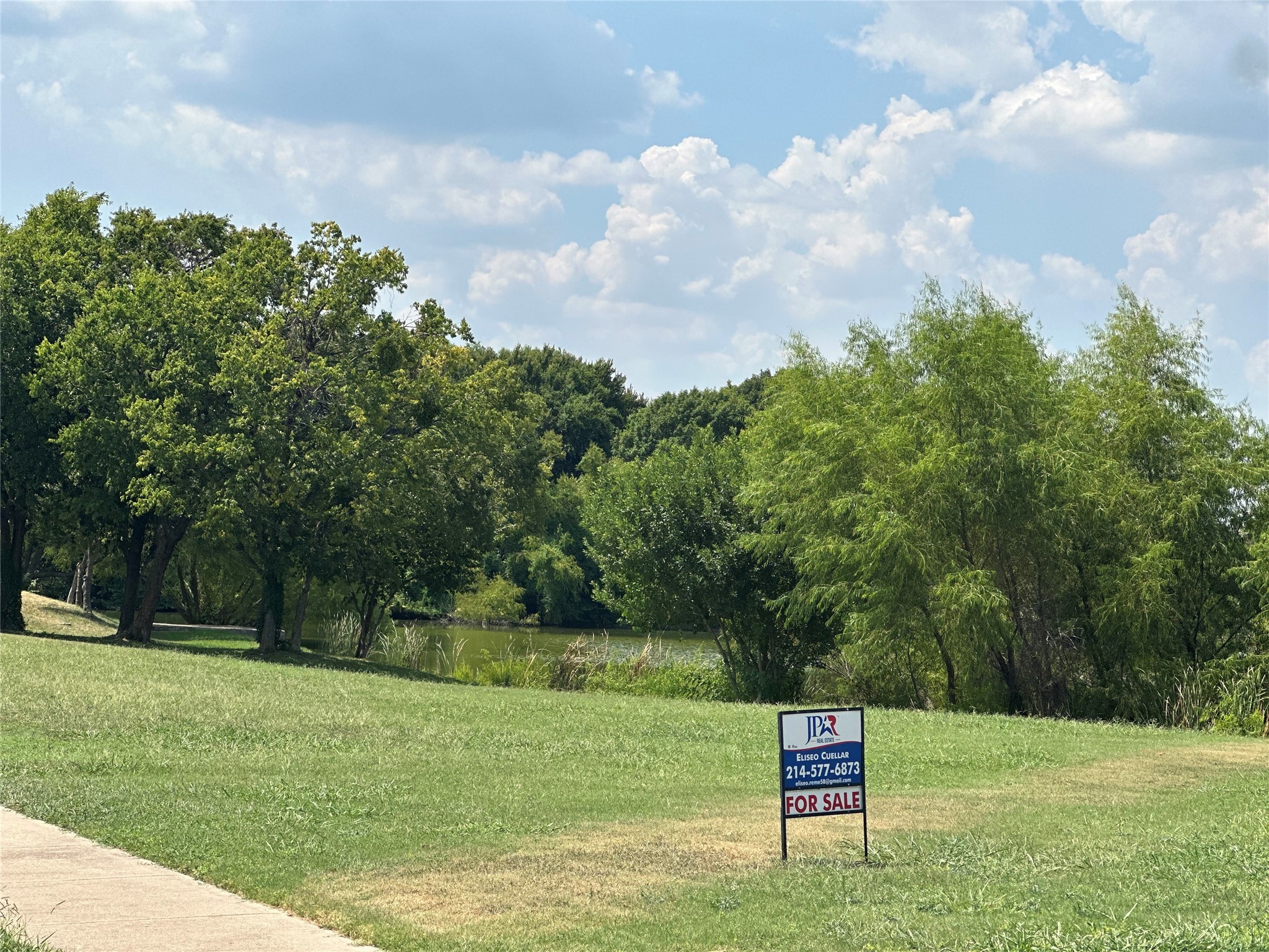 1608 Lakeview Desoto TX 75115