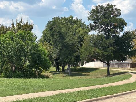 1608 Lakeview Desoto TX 75115