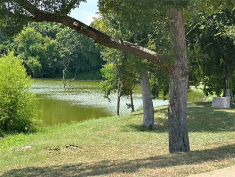1608 Lakeview Desoto TX 75115