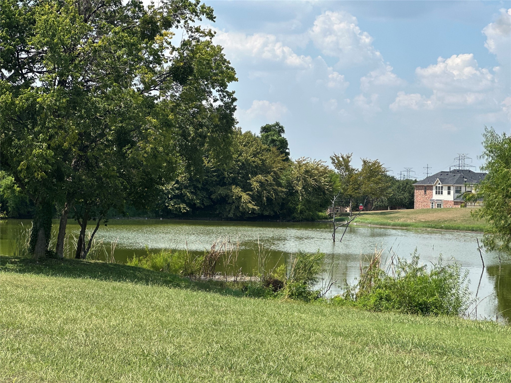 1608 Lakeview Desoto TX 75115