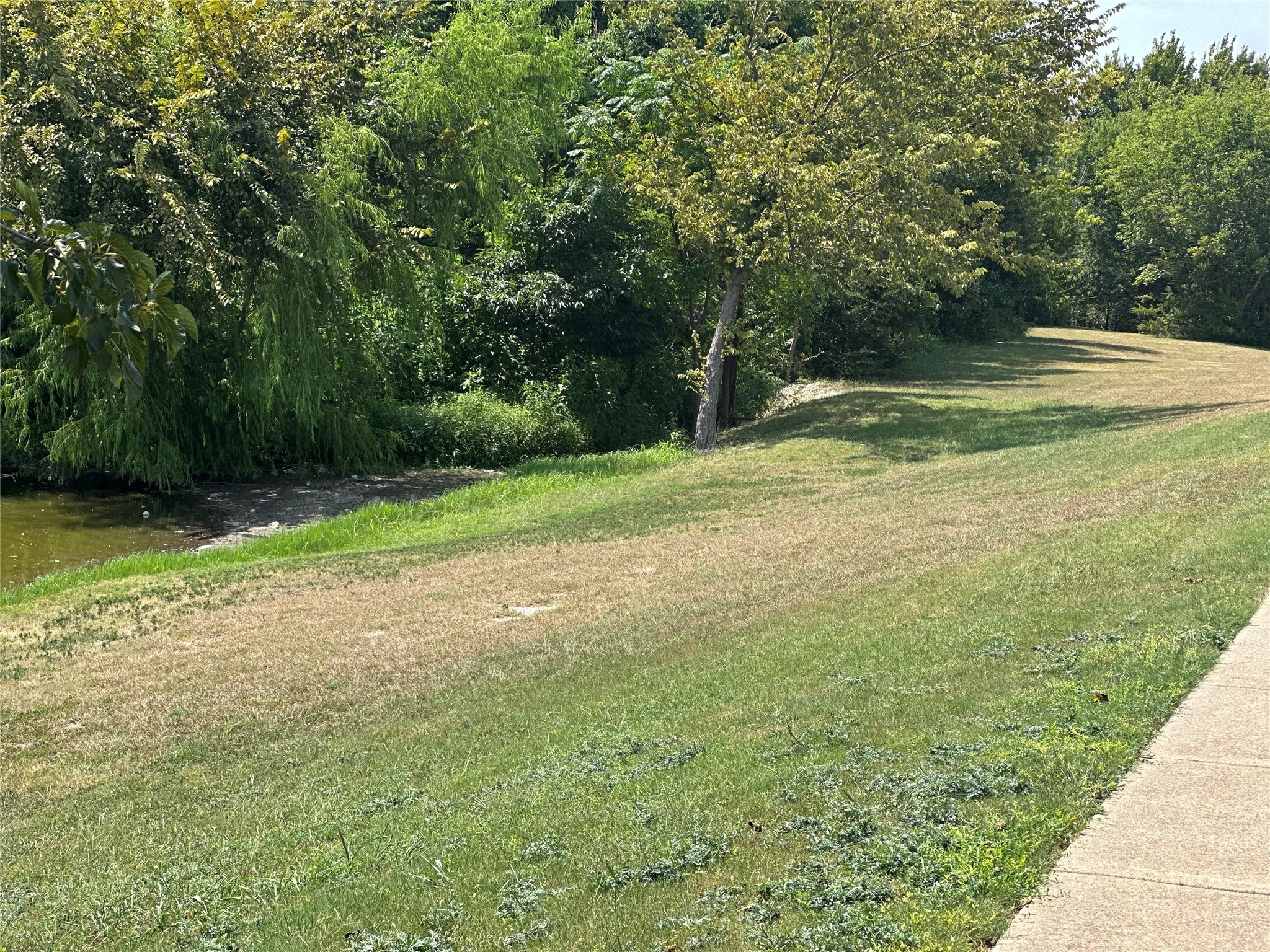 1608 Lakeview Desoto TX 75115