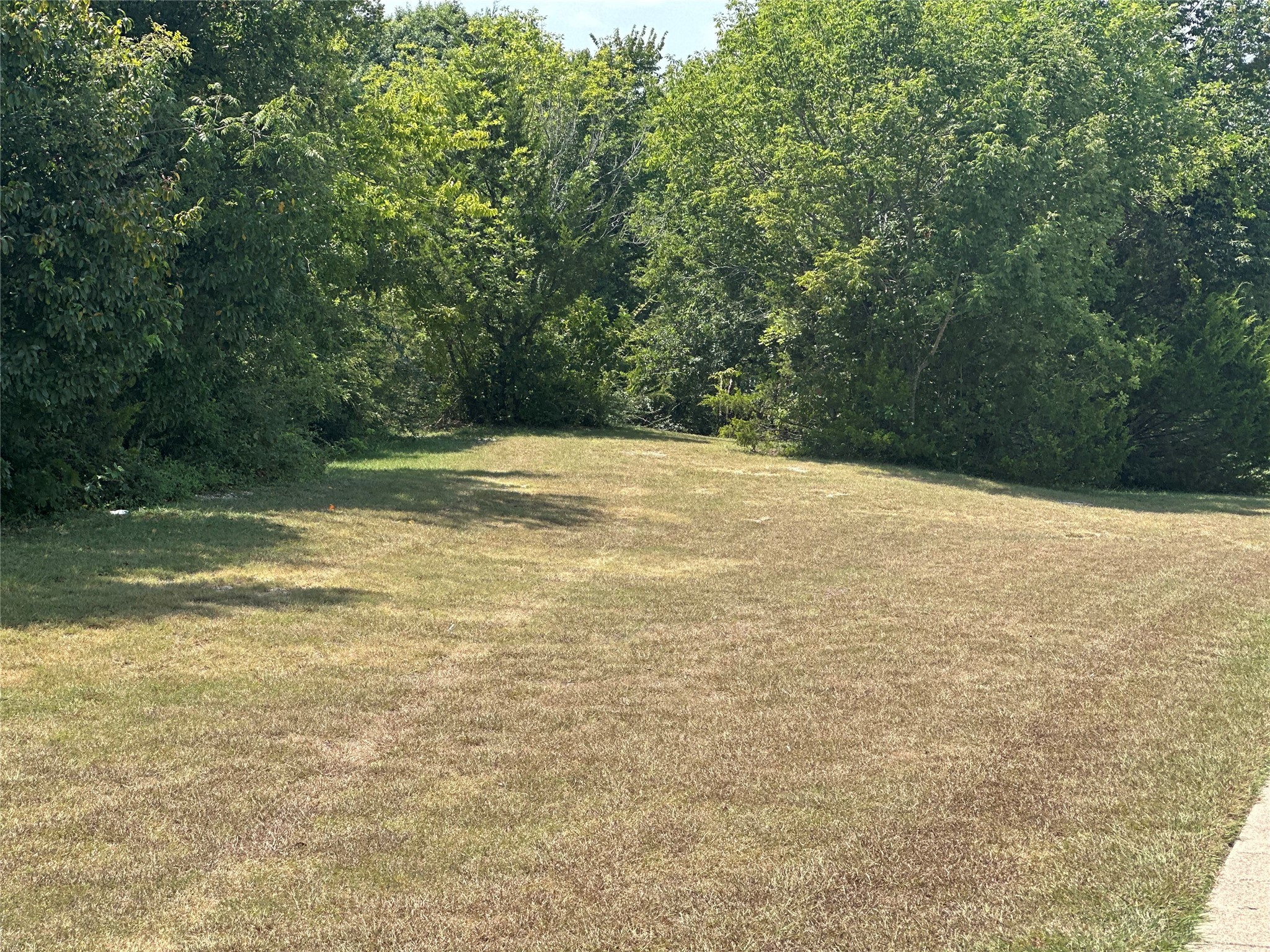 1608 Lakeview Desoto TX 75115