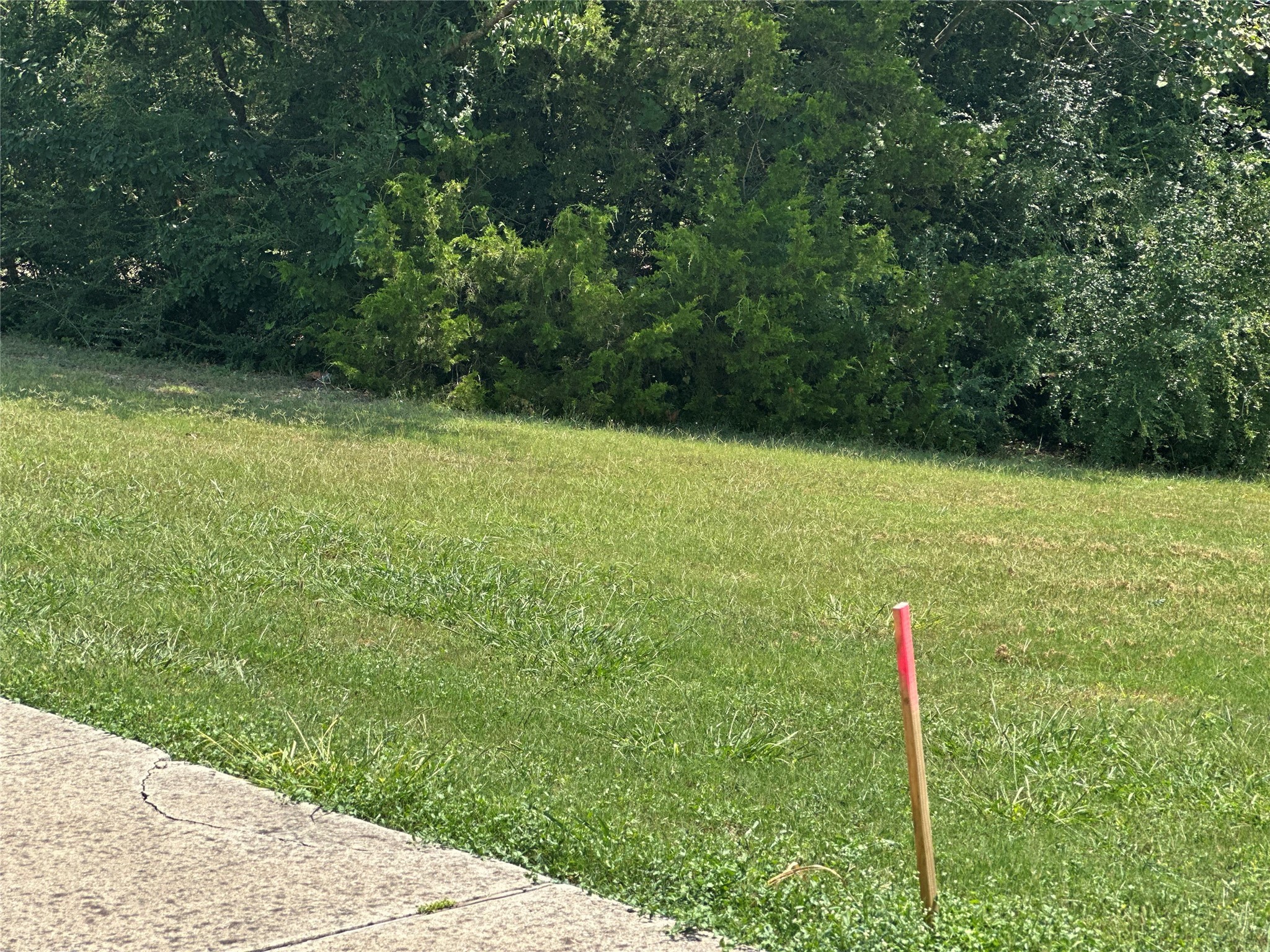 1608 Lakeview Desoto TX 75115
