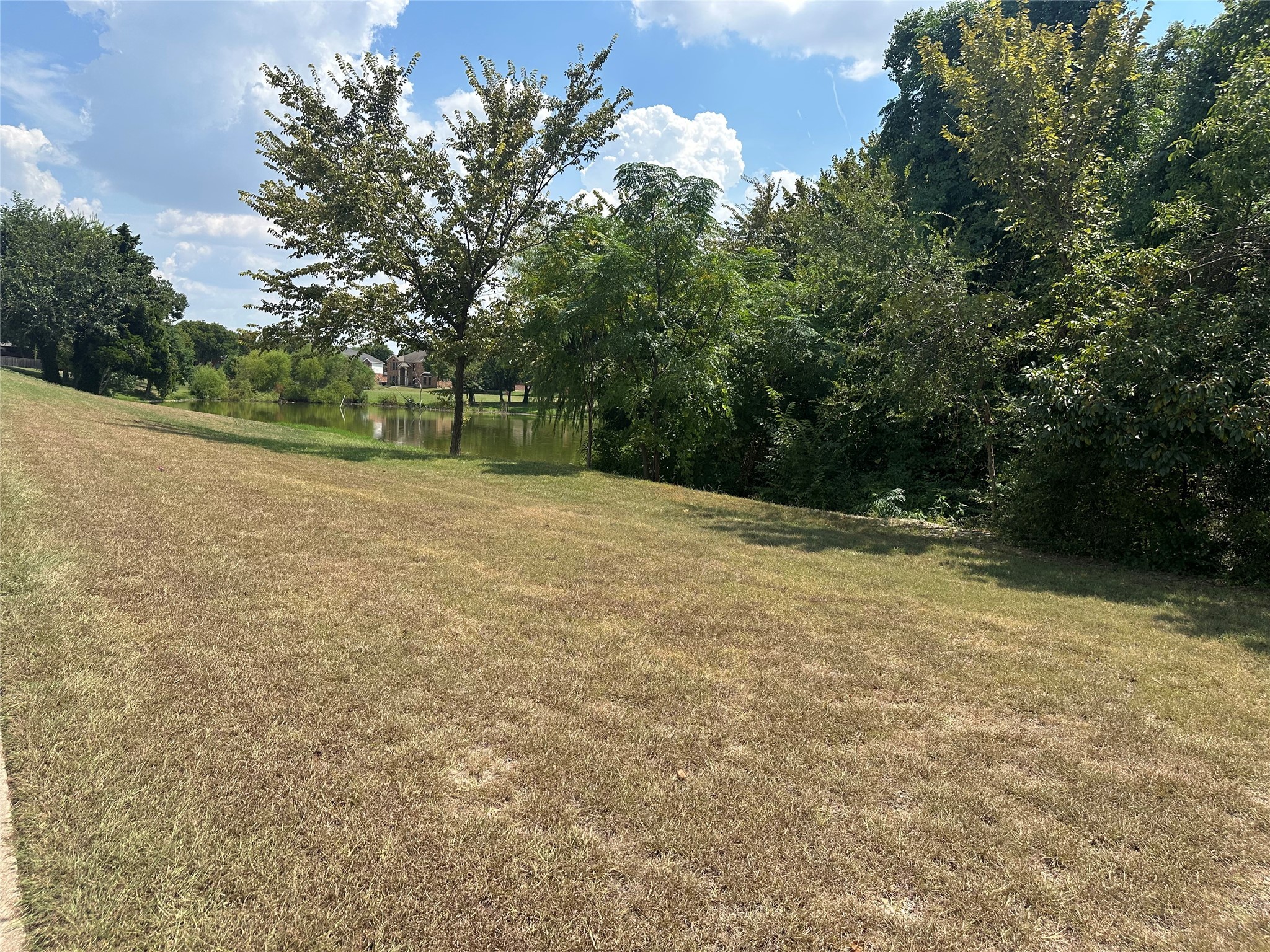 1608 Lakeview Desoto TX 75115
