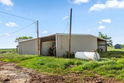 6213 Headquarters Road Iowa Park TX 76367