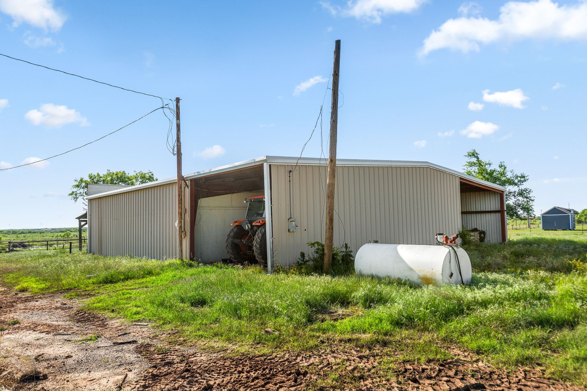 6213 Headquarters Road Iowa Park TX 76367